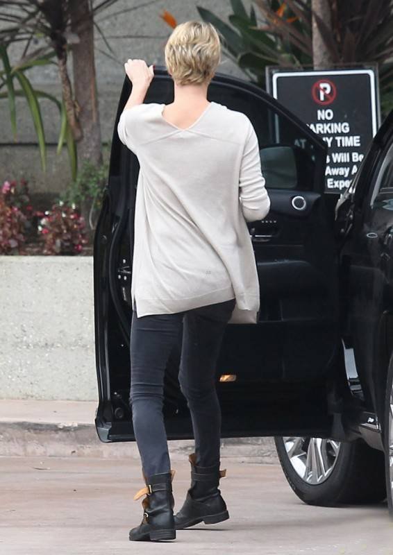 Sean Penn & Charlize Theron Arrive At A Studio