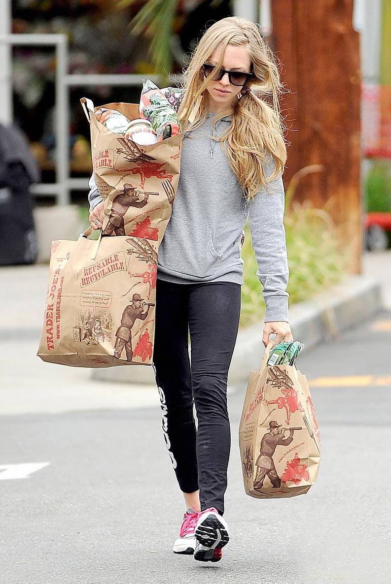 Amanda Seyfried could use a helping hand with her groceries