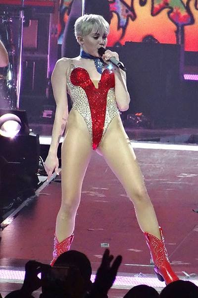 Miley Cyrus twerks during her 'Bangerz Tour' in Las Vegas