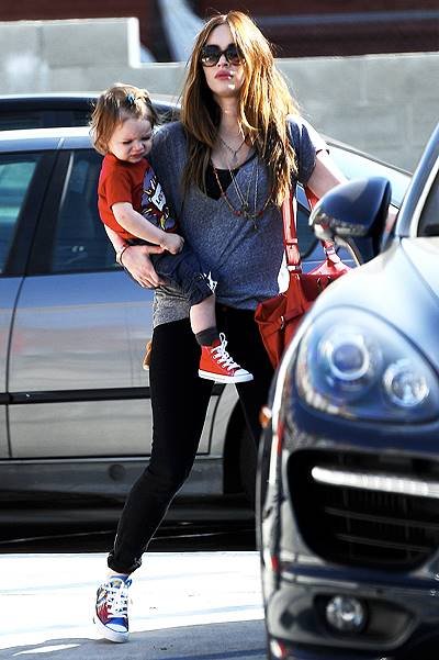 Pregnant Megan Fox carries son Noah as she leaves DMH Aesthetics medical facility in Larchmont Village. Little Noah is spotted with what looks like a blue elastic hair band in his bangs.Featuring: Megan Fox,Noah GreenWhere: Los Angeles, California, Uni