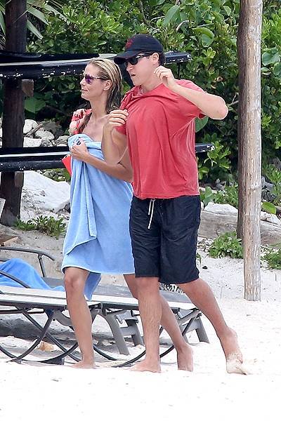 *EXCLUSIVE* Heidi Klum shows off her Goods during Romantic Getaway with Vito Schnabel