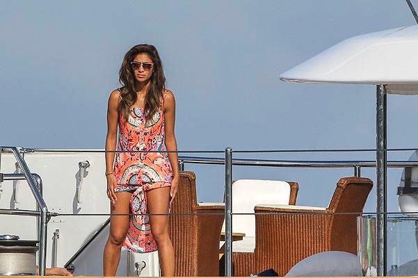 EXCLUSIVE: Nicole Scherzinger and Lewis Hamilton seen relaxing