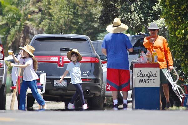 Superdad Adam Sandler sells 'Classified Waste' with his girls