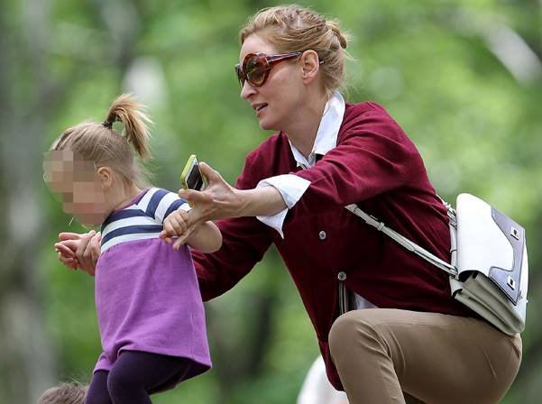 EXCLUSIVE: Uma Thurman brings kids Maya Thurman-Hawke, Levon Thurman-Hawke and baby Luna Busson to Central Park in New York City