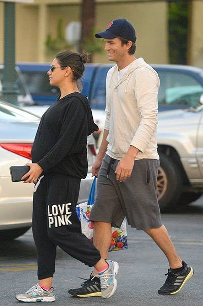 Pregnant Mila Kunis And Ashton Kutcher Grab Groceries