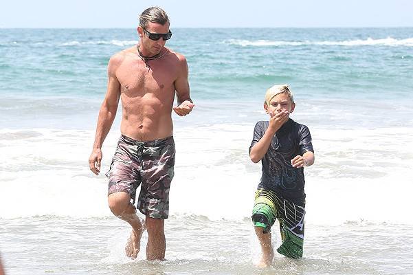 Gwen Stefani takes her family out for a beach day in Santa Monica - Part 2