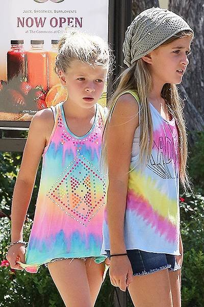 Denise Richards summer shopping with her girls