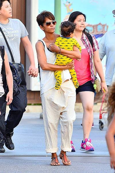 *EXCLUSIVE* Halle and Olivier spend Father's Day Weekend at Disneyland with Maceo and Nahla **NO France, Germany**