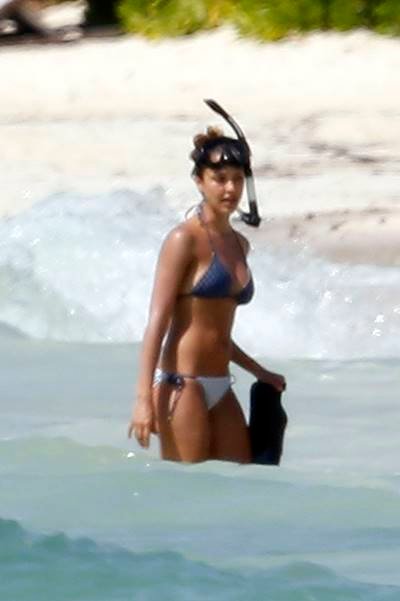 Jessica Alba snorkels with daughter Honor while on vacation in Mexico.