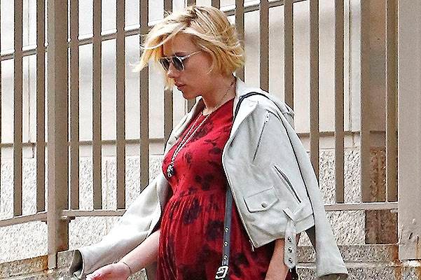 EXCLUSIVE: Scarlett Johansson shows off her pregnant belly in New York City