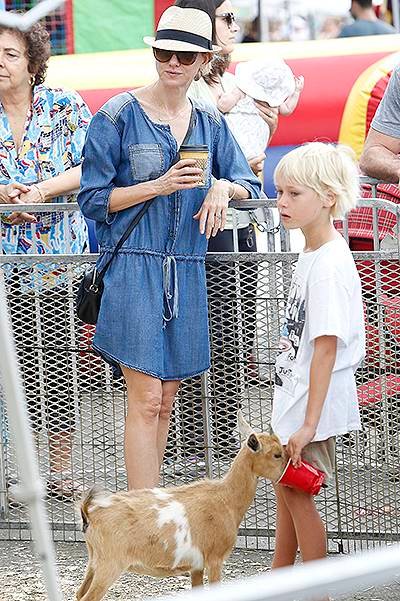 Naomi Watts and Liev Schreiber take their kids to the Farmers Market in Brentwood***NO DAILY MAIL SALES***