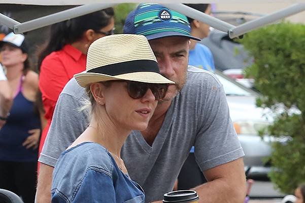 Naomi Watts and Liev Schreiber take their sons, Alexander and Samuel, to the Farmer's Market in Brentwood Featuring: Naomi Watts,Alexander Schreiber Where: Los Angeles, California, United States When: 27 Jul 2014 Credit: WENN.com