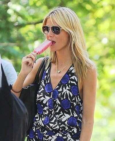 Heidi Klum and her kids eat fruit pops while walking in Central Park, NY (BLURRED)