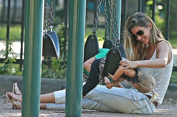 EXCLUSIVE: Gisele Bundchen enjoys a play date with her kids Benjamin and Vivian at a playground in downtown Boston, MA