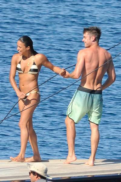 NO WEB - NO BLOG - Zac Efron and Michelle Rodriguez kissing in Sardinia, Italy -- A other agency in competition