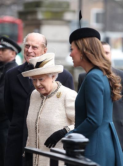 The Queen, Duke Of Edinburgh & Duchess Of Cambridge Visit Baker Street Underground Station