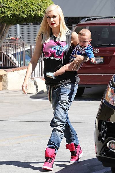 Gwen Stefani heads to an acupuncture clinic with her son Apollo in Korea Town, CA