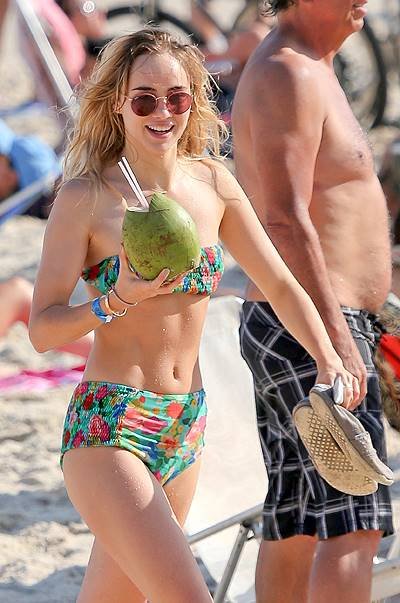 *EXCLUSIVE* Suki Waterhouse shows off her slim body in Retro Bikini