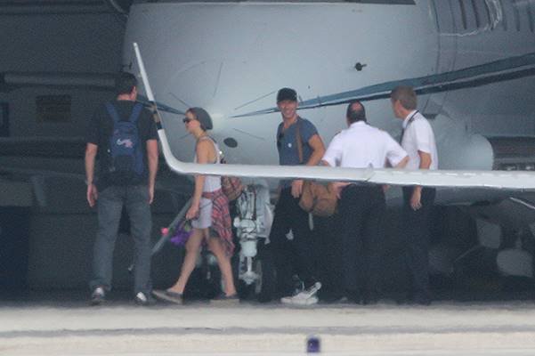 *EXCLUSIVE* Jennifer Lawrence and Chris Martin fly back to L.A. together in a private jet  **NO WEB FOR 24 HOURS, EMBARGO ENDS 10:30 AM PST ON 9/23/14**