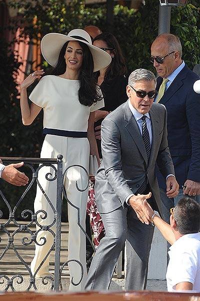 George and Amal go to the Venice town Hal to officialize their marriage