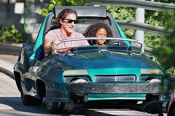 Heidi Klum takes her kids to Disneyland Park