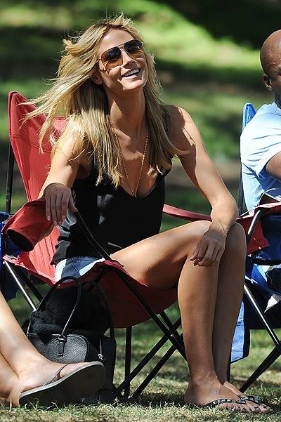 Heidi Klum adjusts her top in Brentwood, Los Angeles