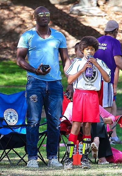 Heidi Klum and ex-husband Seal watch their children play in a soccer game in Brentwood, Los Angeles Featuring: Seal,Johan Samuel Where: Los Angeles, California, United States When: 04 Oct 2014 Credit: WENN.com