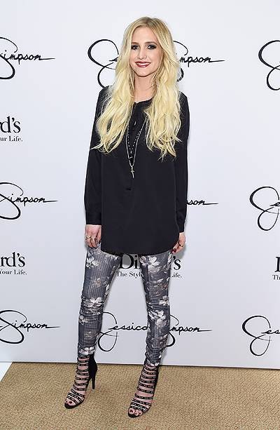 Jessica And Ashlee Simpson Visit Dillard's Perimeter Mall