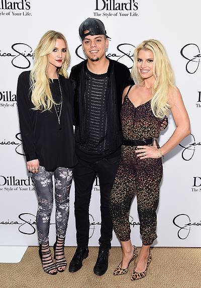 Jessica And Ashlee Simpson Visit Dillard's Perimeter Mall