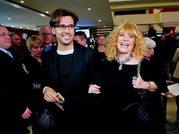 75e8342633e9492a4404334f650e1611_alla_pugacheva_maksim_galkin_01