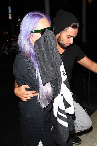 Amanda Bynes acts camera shy as she arrives at The Standard, Hollywood with a male friend Featuring: Amanda Bynes Where: Los Angeles, California, United States When: 07 Nov 2014 Credit: revolutionpix/WENN.com