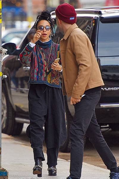 *EXCLUSIVE* Robert Pattinson shows his chivalry to FKA Twigs in the Big Apple