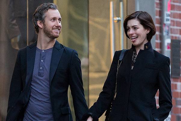 EXCLUSIVE: Anne Hathaway and Adam Shulman shopping in New York