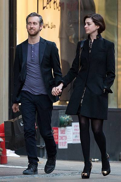 EXCLUSIVE: Anne Hathaway and Adam Shulman shopping in New York