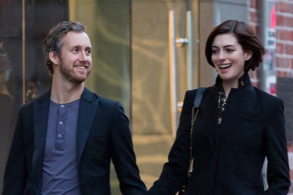 EXCLUSIVE: Anne Hathaway and Adam Shulman shopping in New York