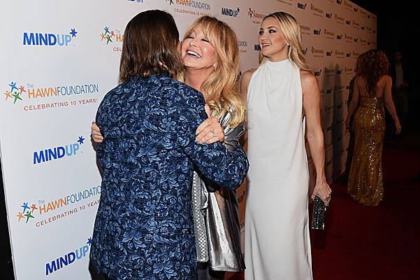 Goldie Hawn's Inaugural "Love In For Kids" Benefiting The Hawn Foundation's MindUp Program Transforming Children's Lives For Greater Success - Red Carpet