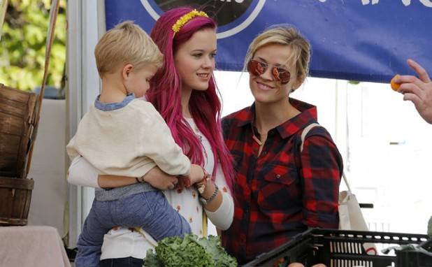 Reese Witherspoon goes to the farmers market with her family in Brentwood