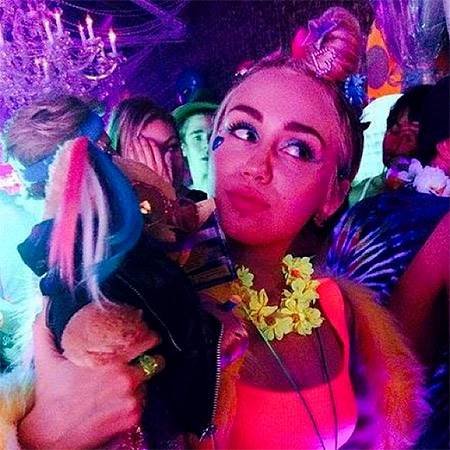 miley21112014-3